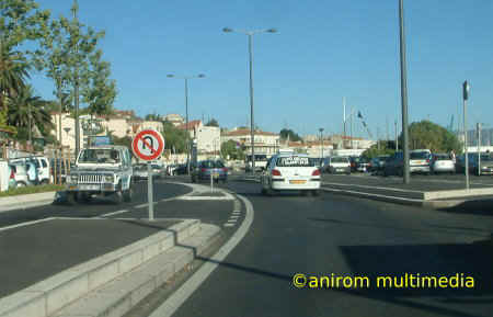 panneaux interdiction de faire demi-tour
